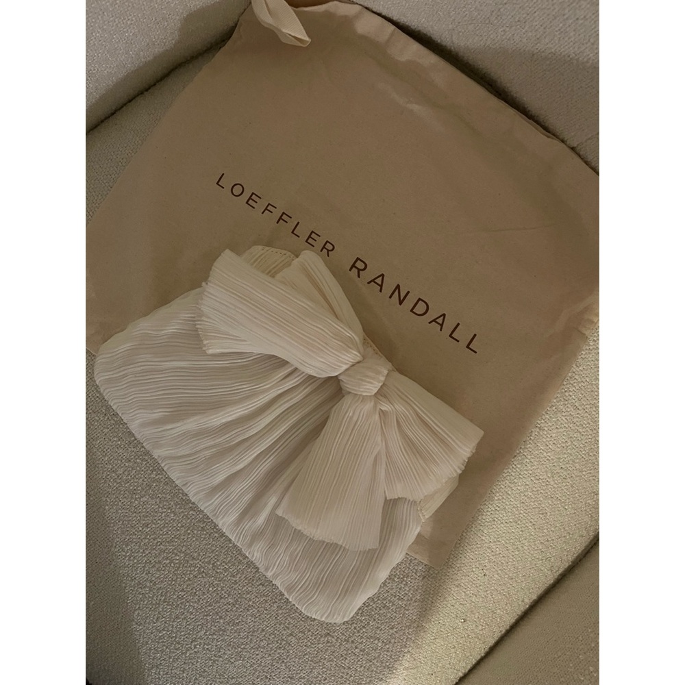 🔸 Loeffler Randall White Pleated Bow Bag